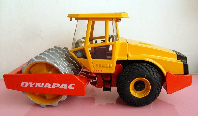 Guaranteed-100-1-35-Dynapac-CA512-Vibratory-Roller-with-Padfoot-Drum-toy.jpg
